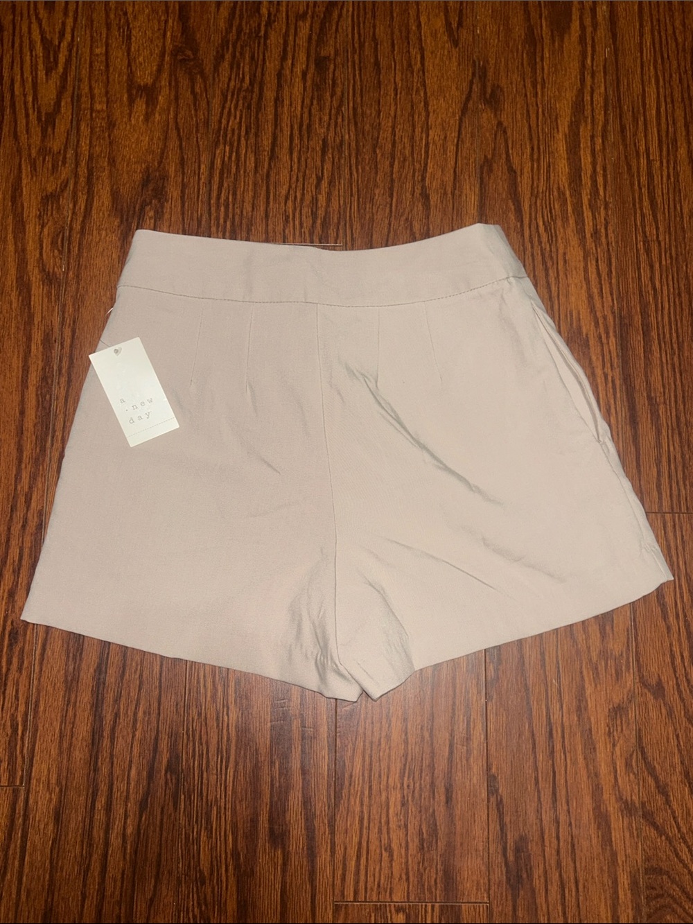 a new day High-Waist Pleated Shorts in Light Taupe - Picture 5 of 5